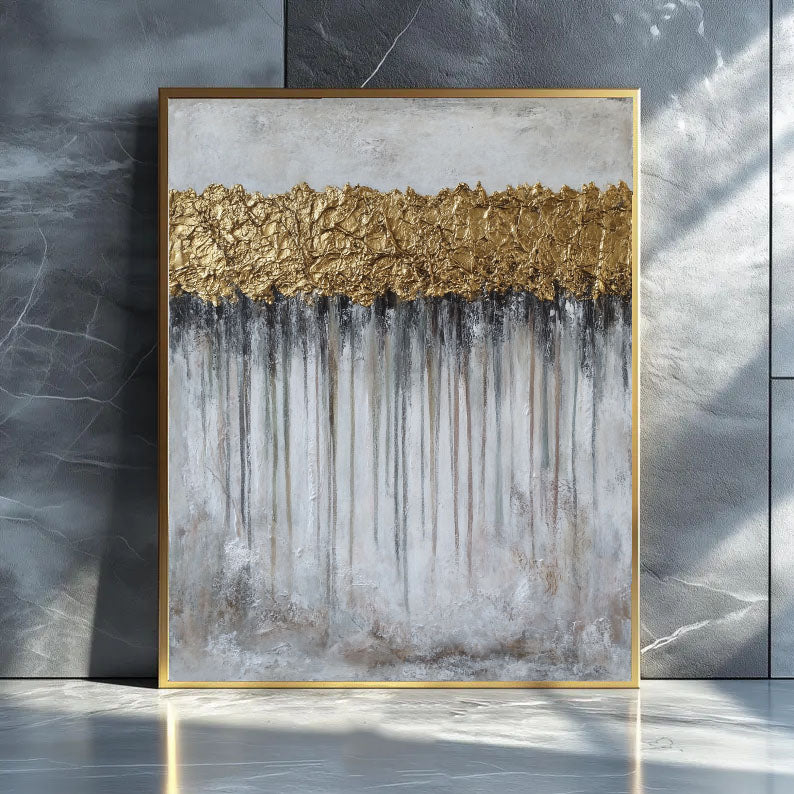 Textured Gilded Crest | Hazy Streaks