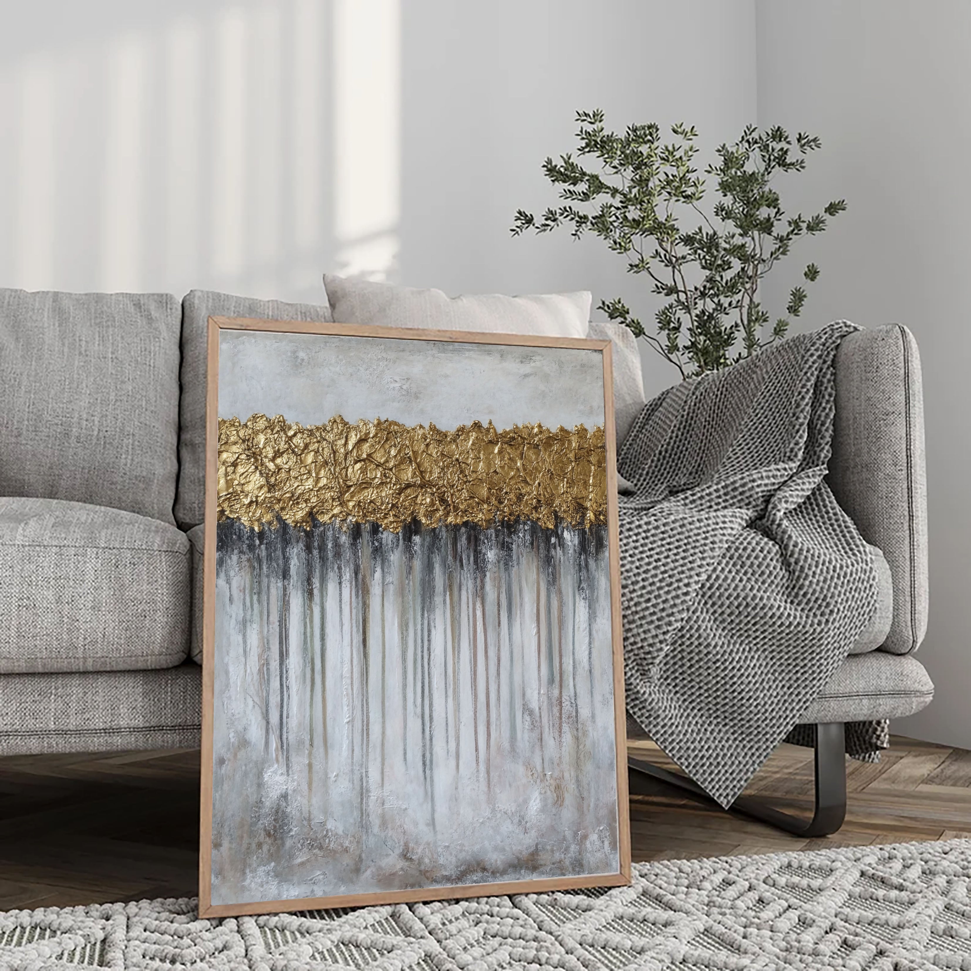 Textured Gilded Crest | Hazy Streaks