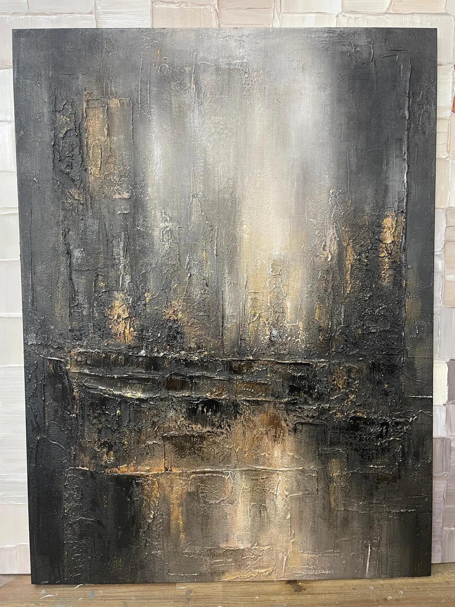 Textured Dark Grandeur | Gold Streaks