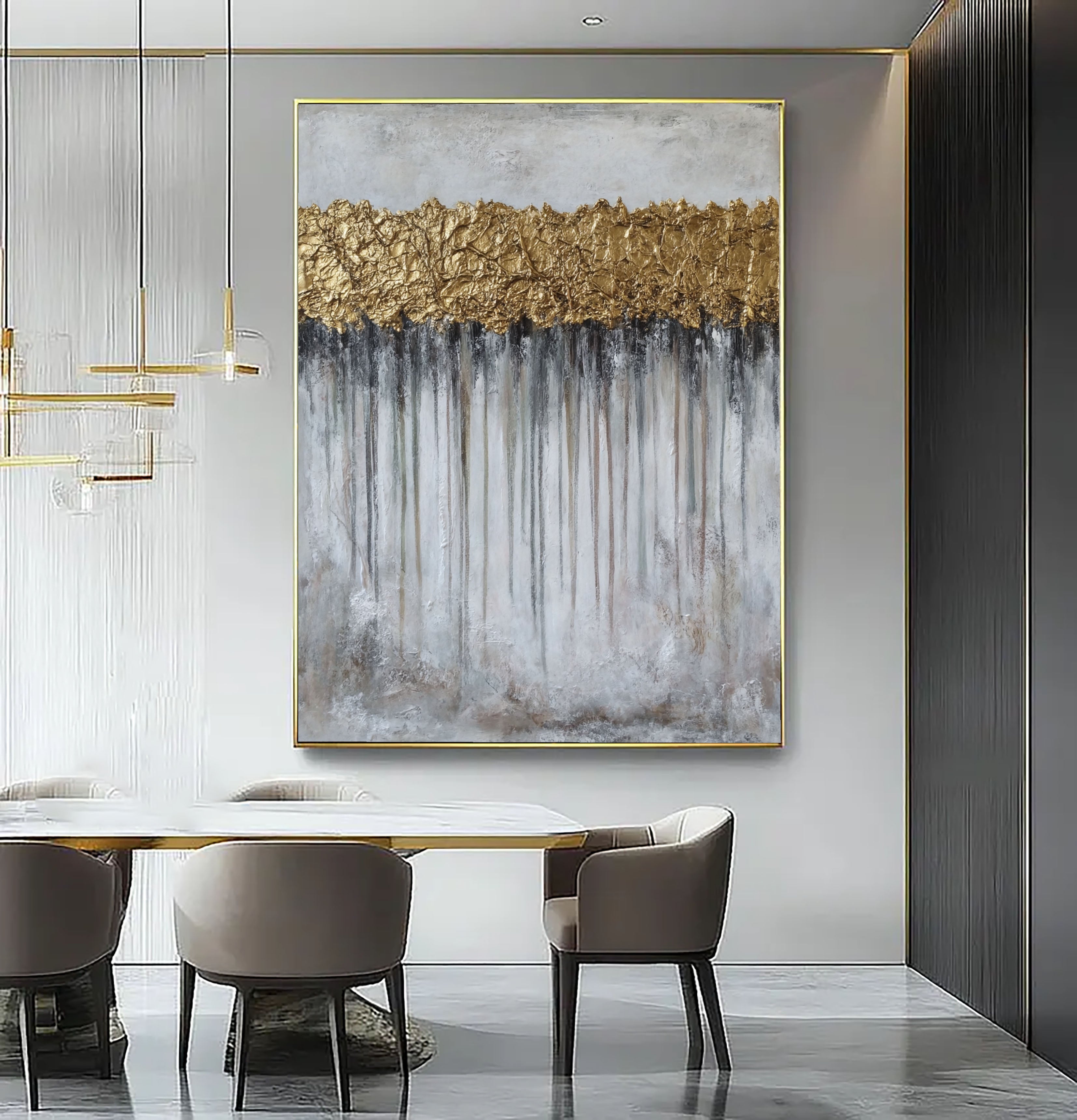 Textured Gilded Crest | Hazy Streaks