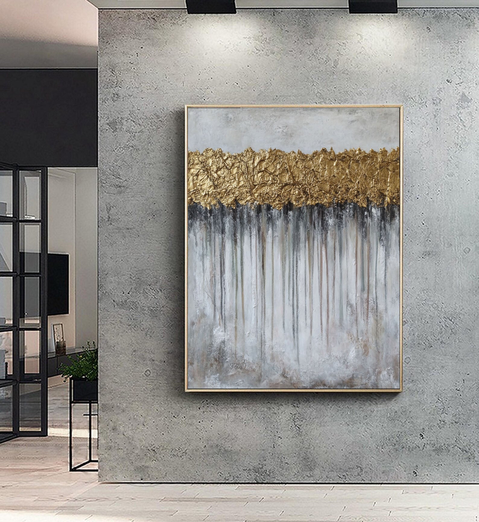 Textured Gilded Crest | Hazy Streaks