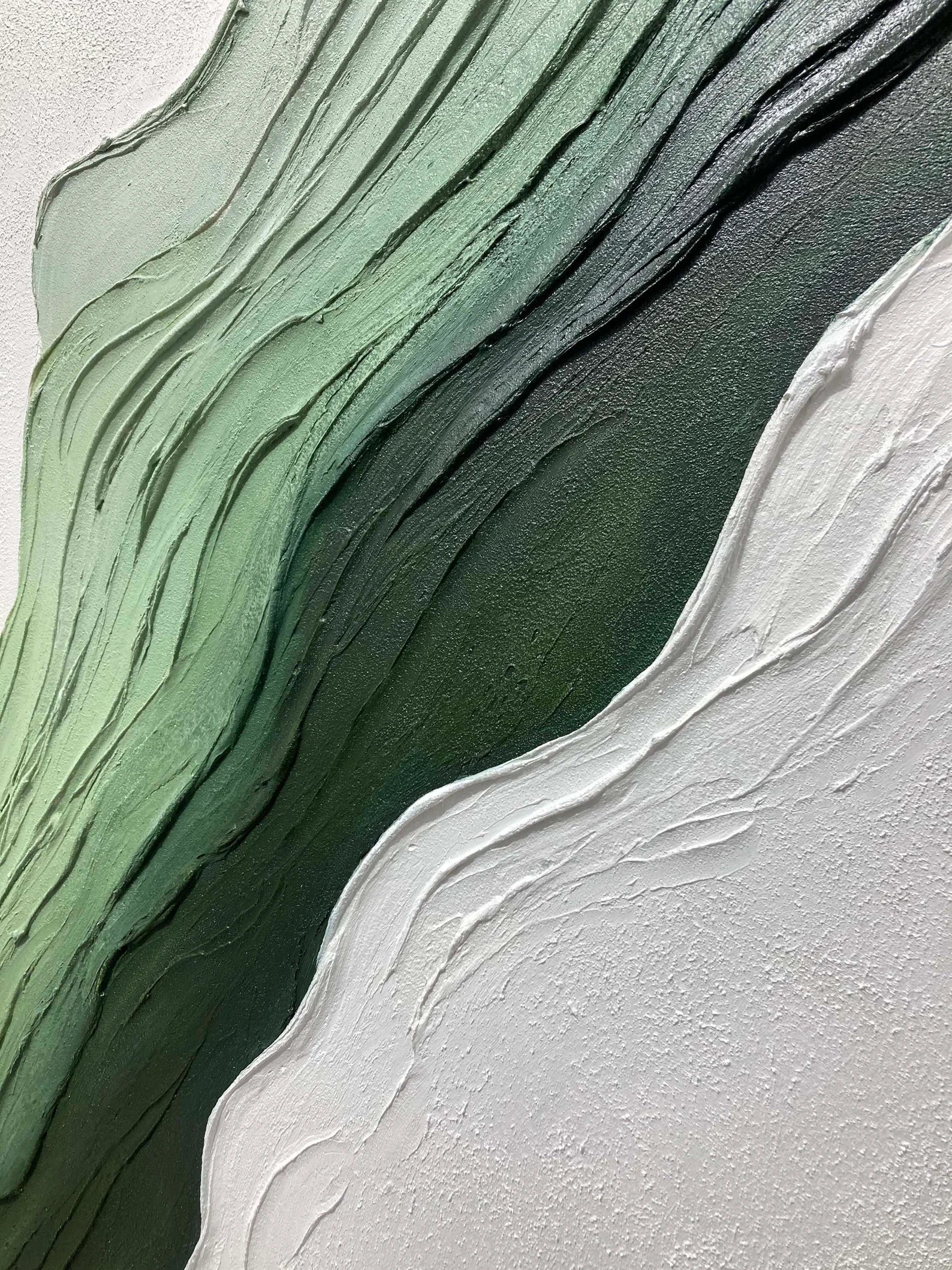 Textured Green Flow | Nature White
