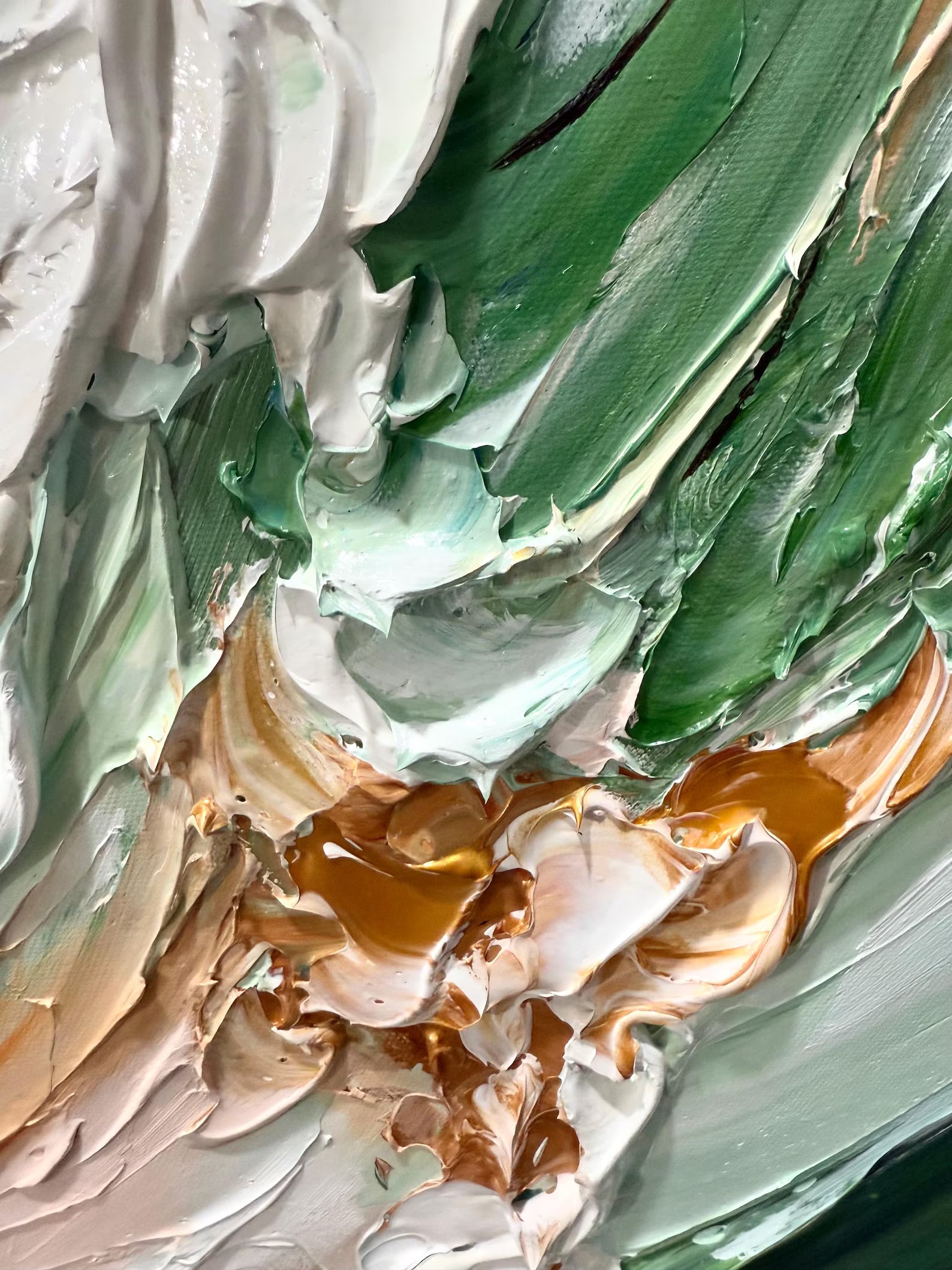 Textured Gilded Opulence | Emerald Glow